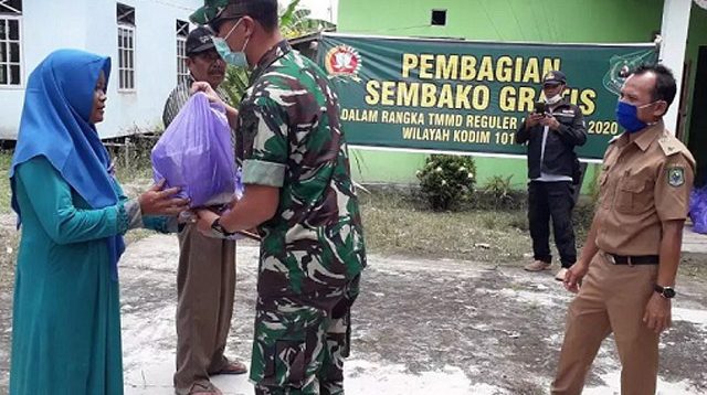 Dansatgas TMMD Kodim 1011 KLK Peduli Warga Terdampak Covid-19