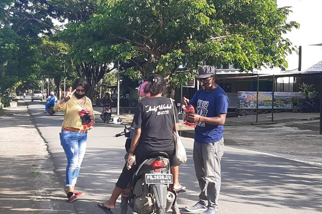 Koalisi Suara Rakyat Untuk Afu Jilid II Bagikan 1000 Masker di Waisai Raja Ampat