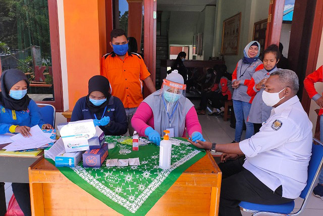 Komisioner KPUD Raja Ampat Bersama Jajaran Melakukan Rapid Test