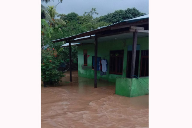 Penangkal Banjir Rusak, Tiga Rumah Warga Kampung Aduwey Distrik Misool Utara Rusak